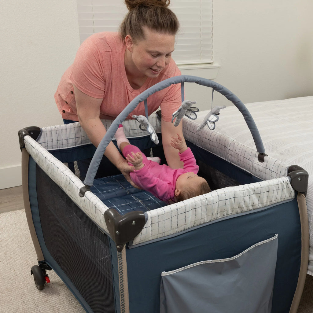 Monbebe Willow Rocking Play Yard with Full Sizeize Bassinet, Plaid