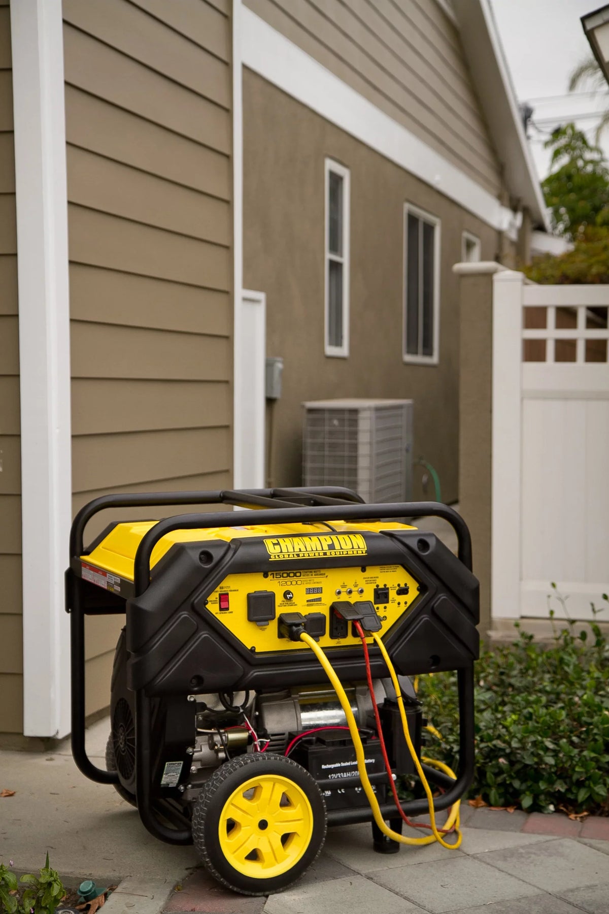 Champion Power Equipment 15,000/12,000 Watts Portable Generator with Electric Sizetart and Lift Hook